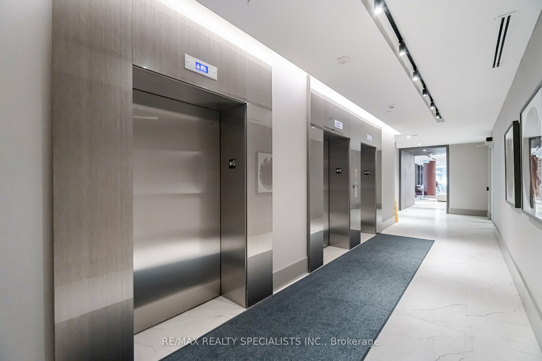55 DUKE Street W #216