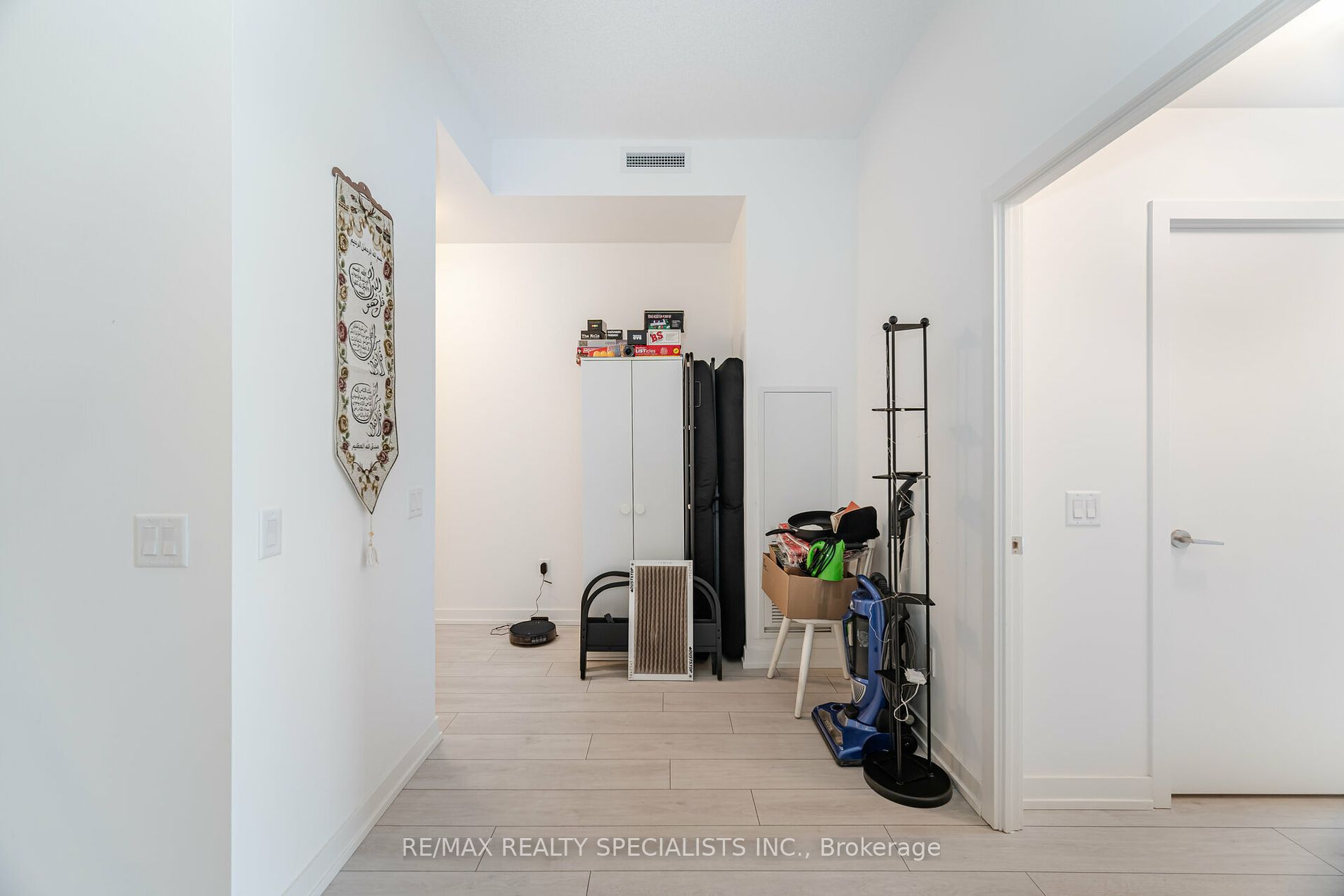 55 DUKE Street W #216