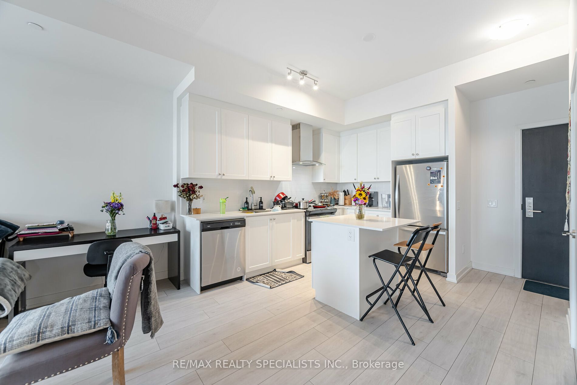 55 DUKE Street W #216