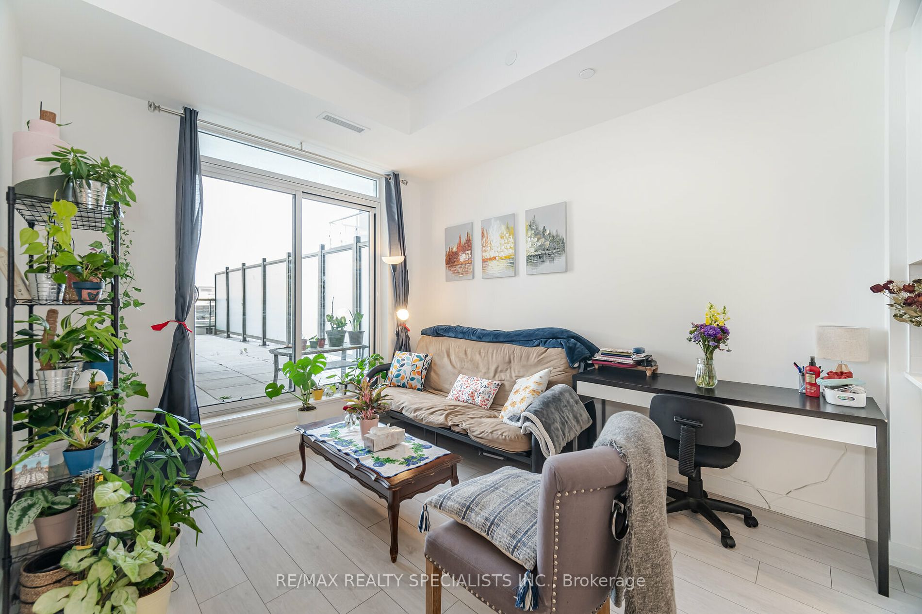 55 DUKE Street W #216