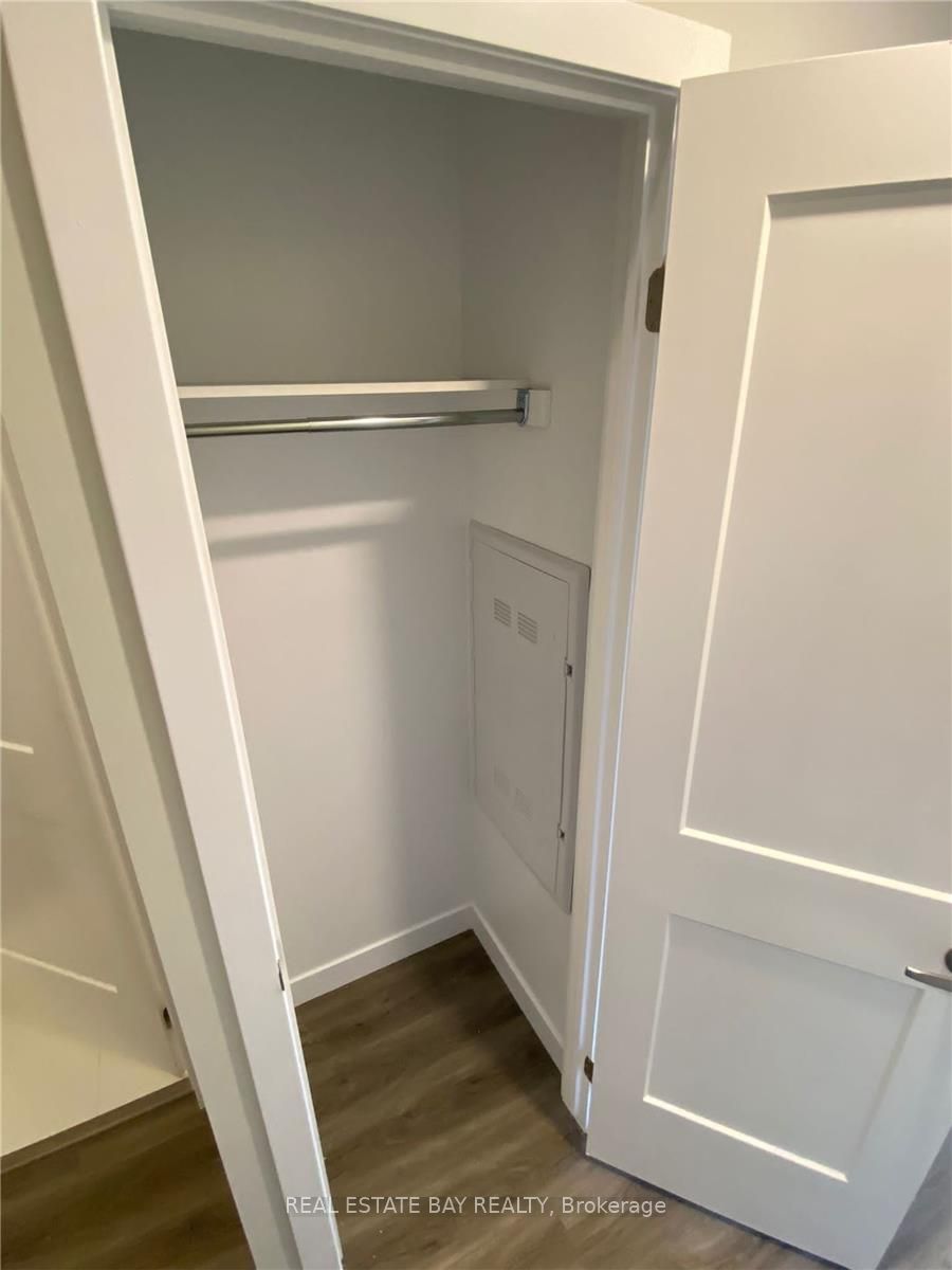 15 Queen Street S, #1605