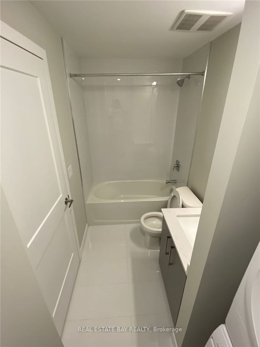 15 Queen Street S, #1605