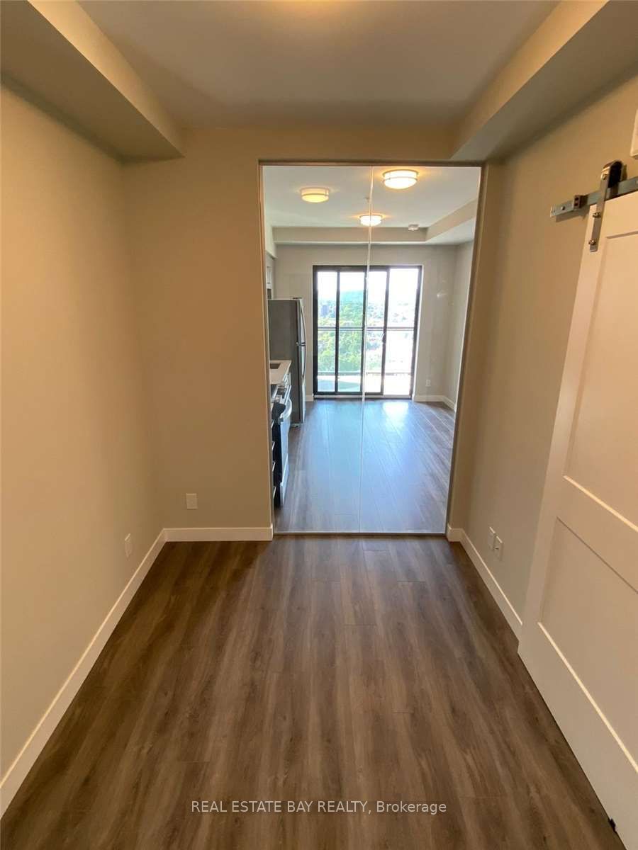 15 Queen Street S, #1605