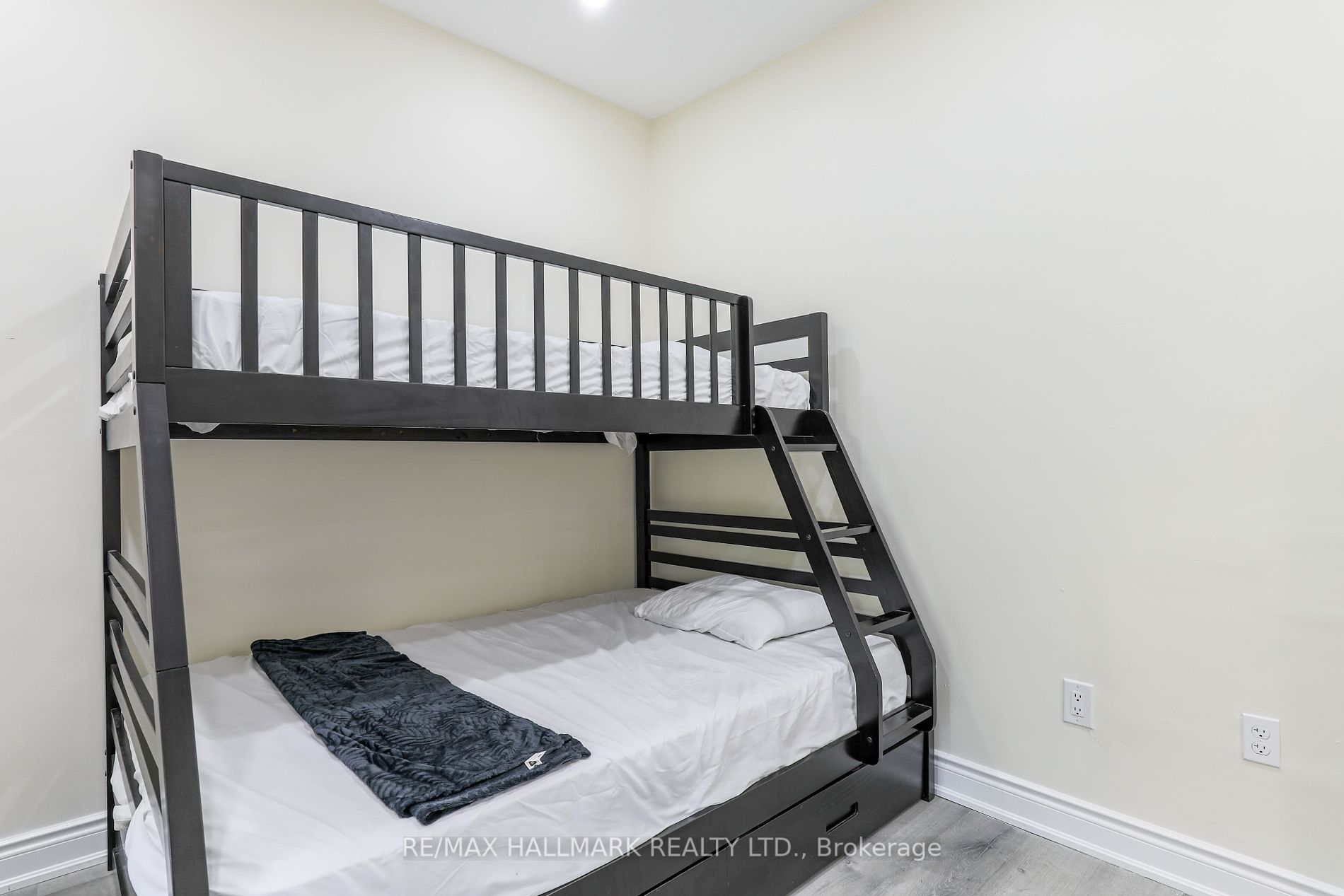 21 Shirley Anne Drive S