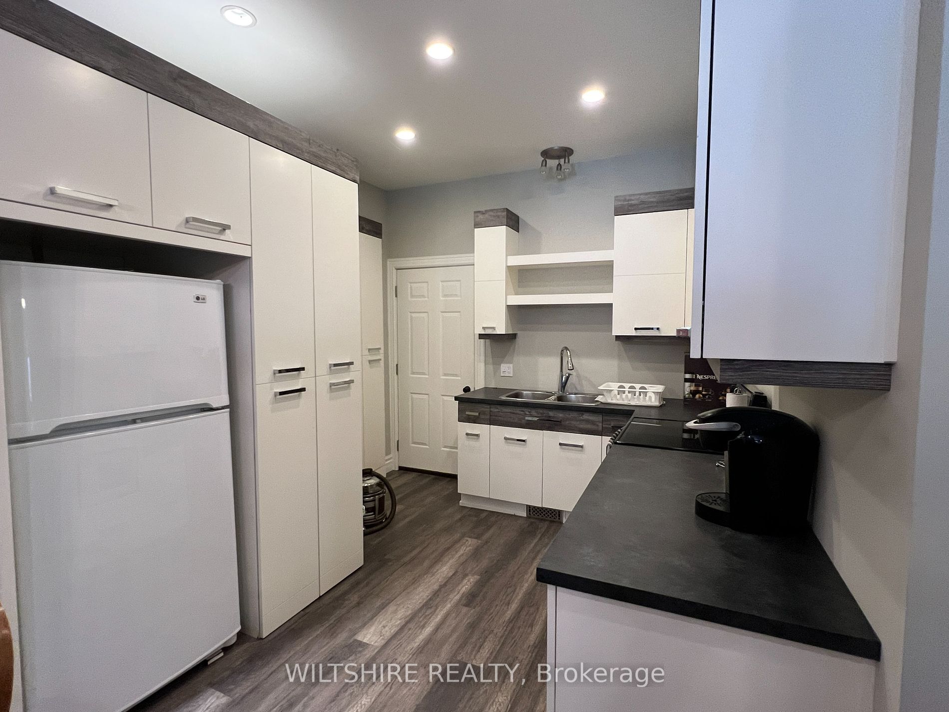 407 Main Street E