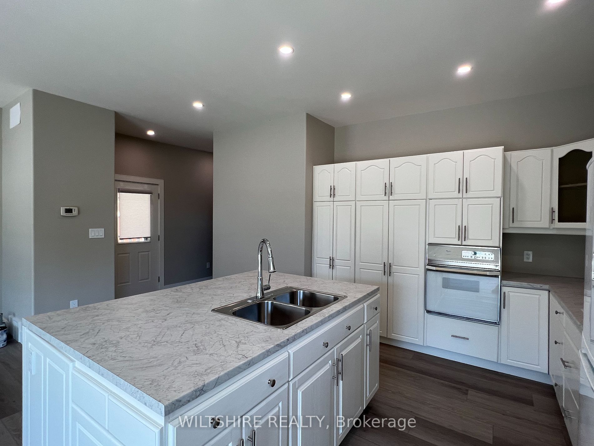 407 Main Street E
