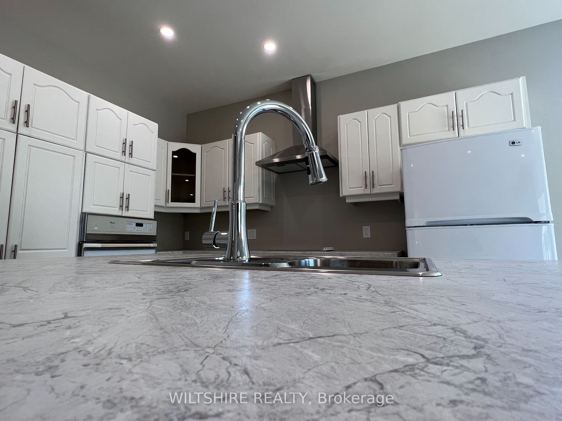 407 Main Street E