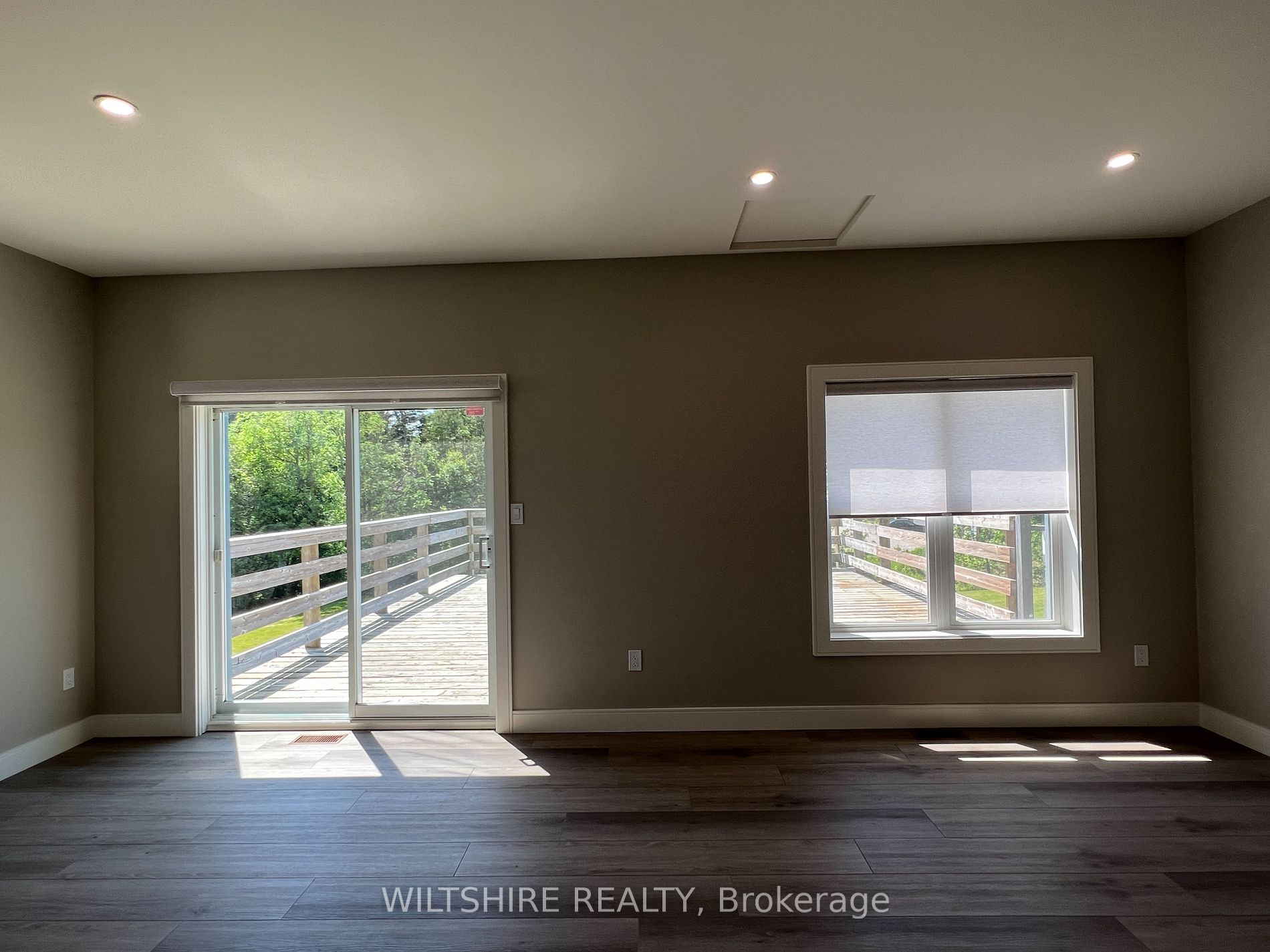 407 Main Street E