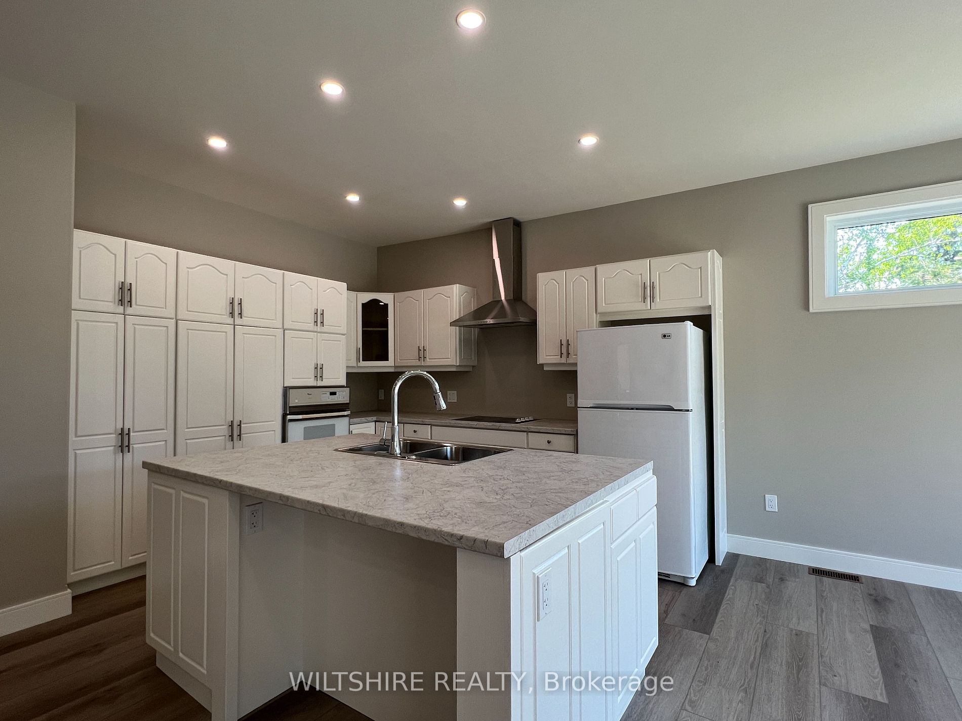 407 Main Street E