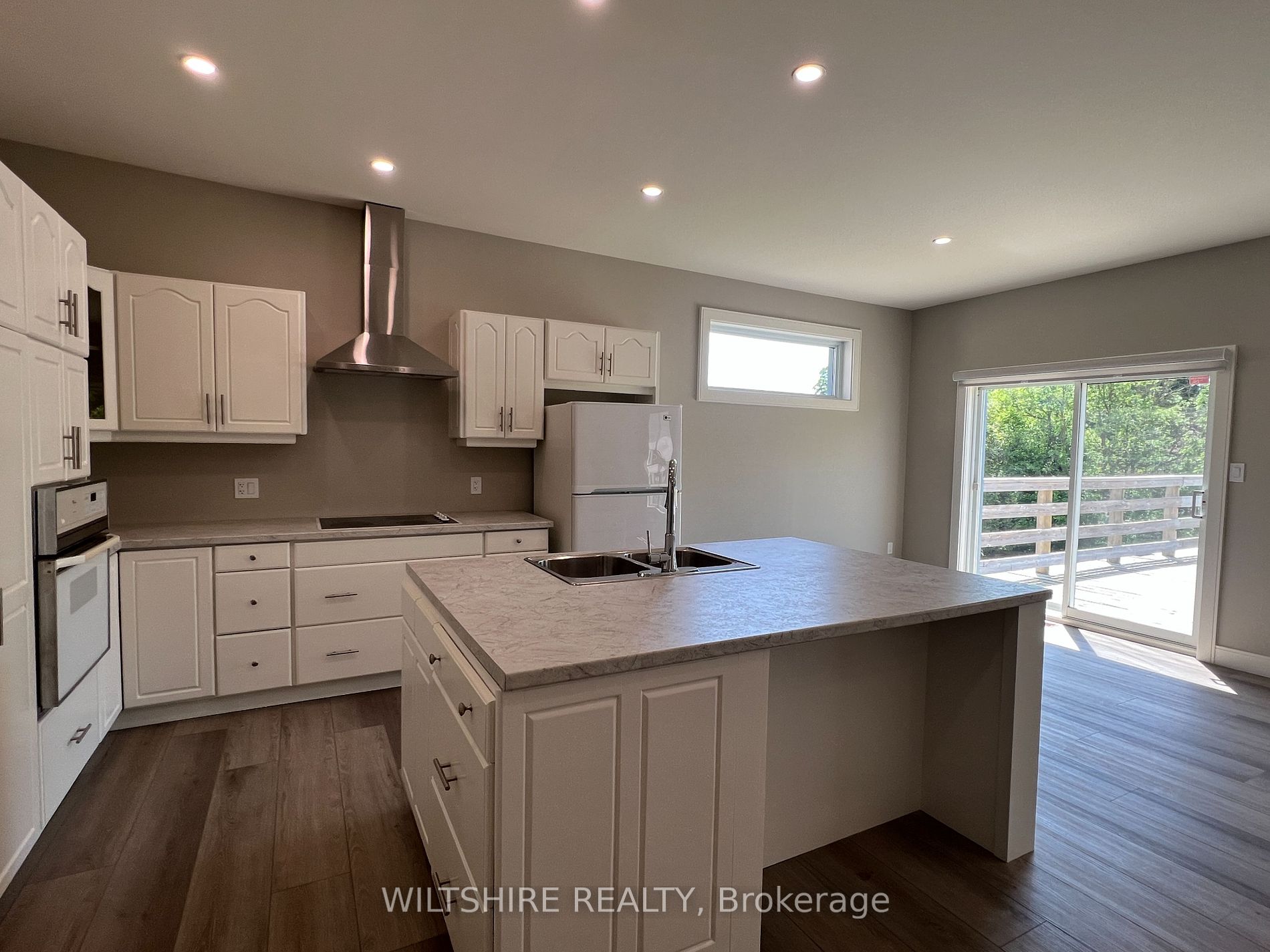 407 Main Street E