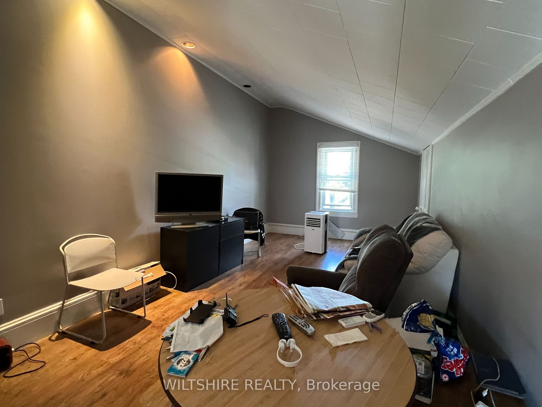 407 Main Street E