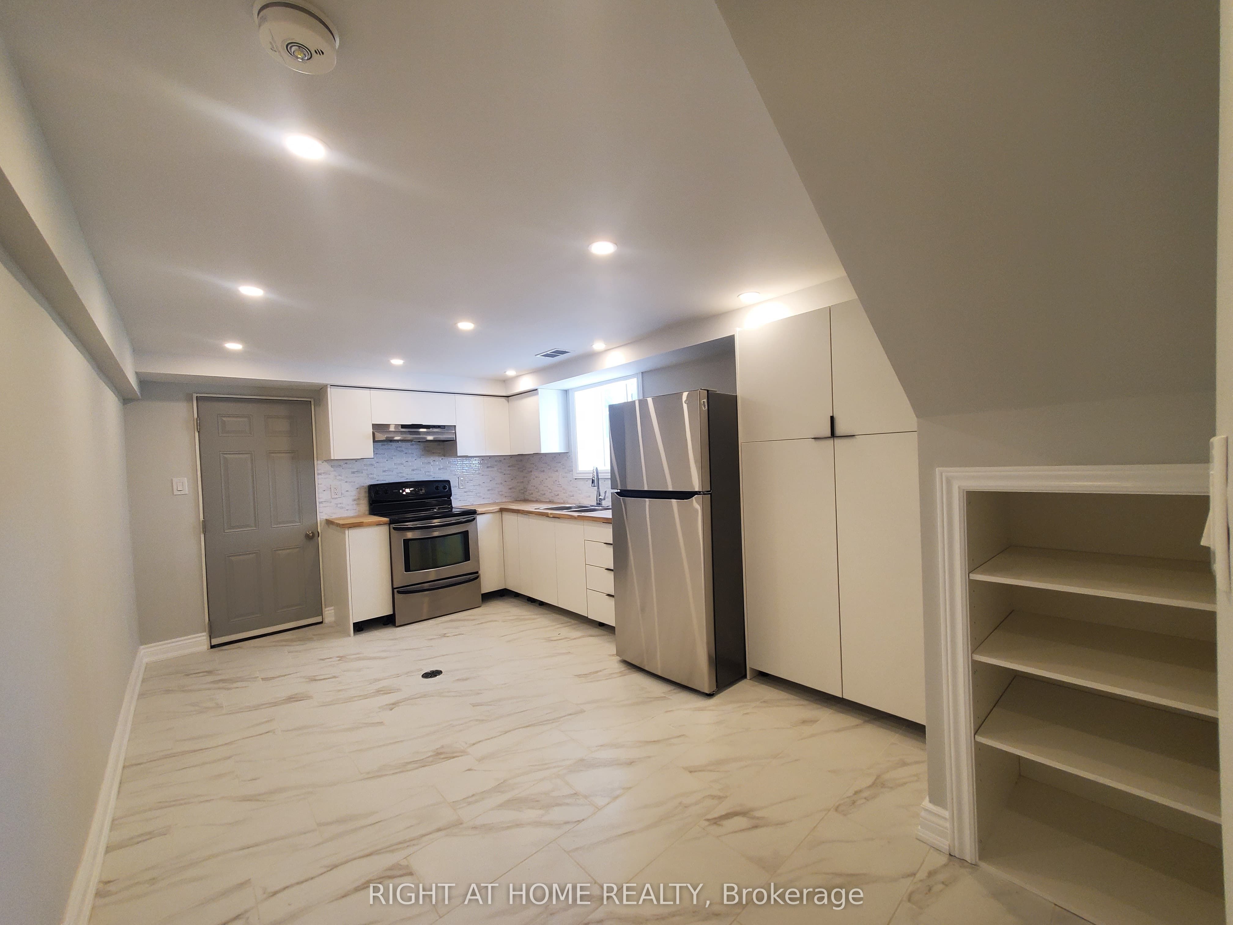214 Kenilworth Avenue S