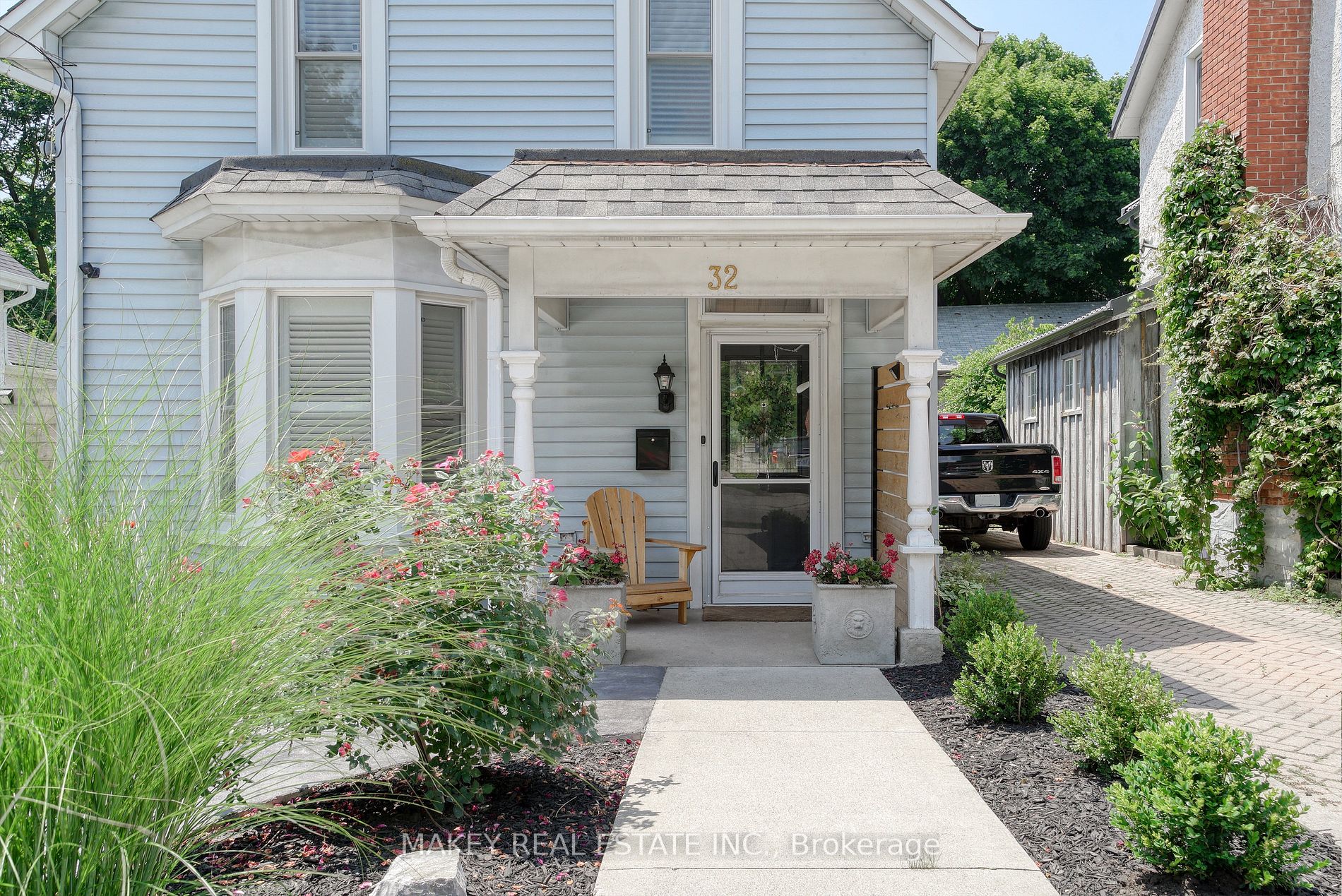 32 Chisholm Street