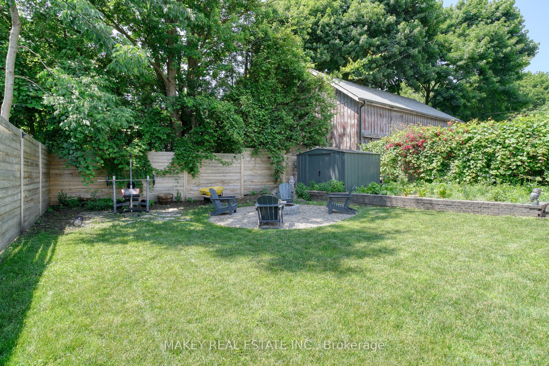 32 Chisholm Street