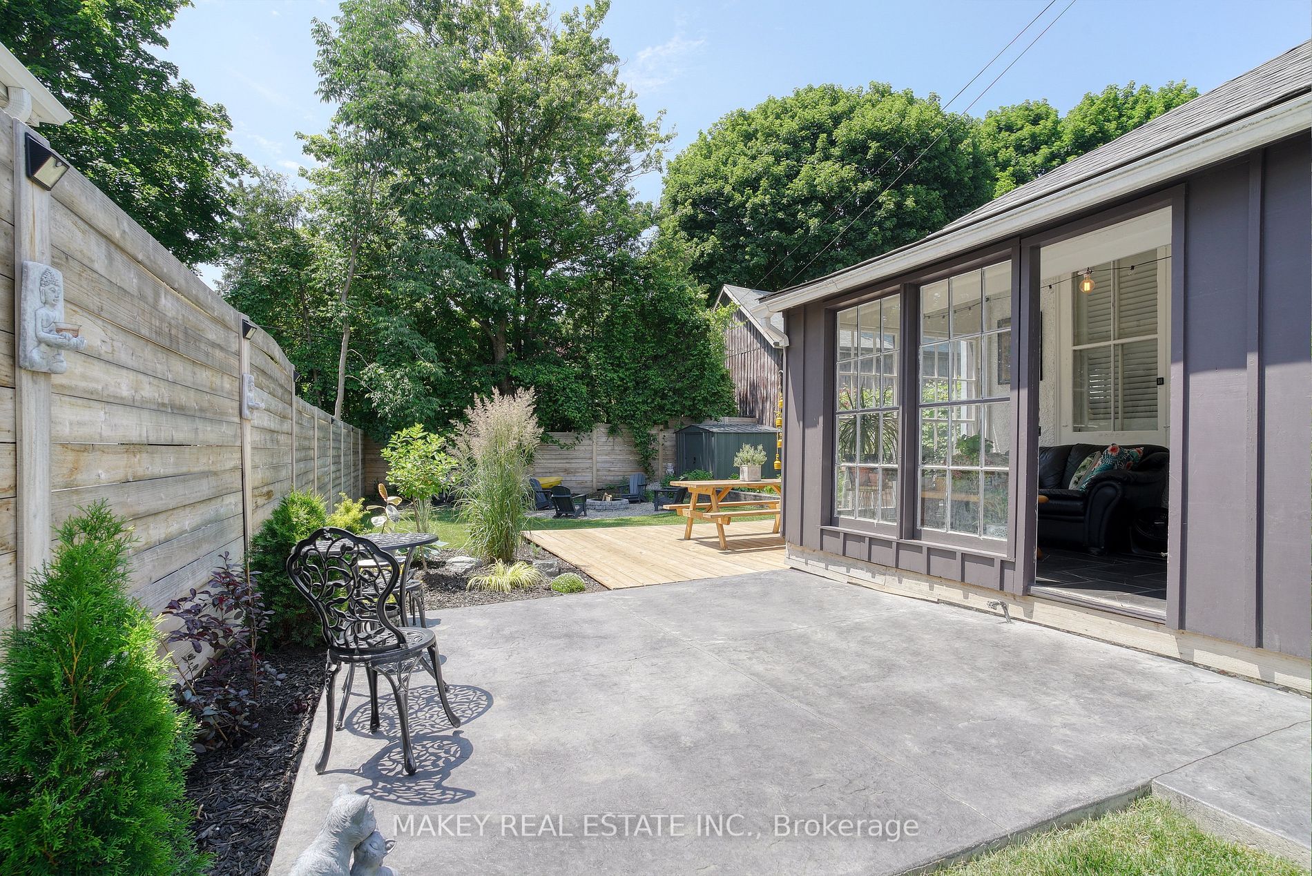 32 Chisholm Street