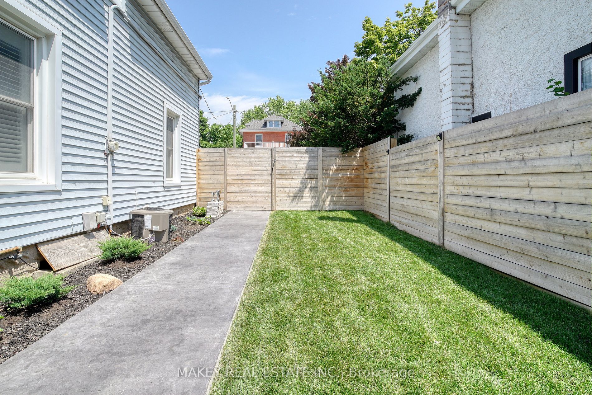 32 Chisholm Street