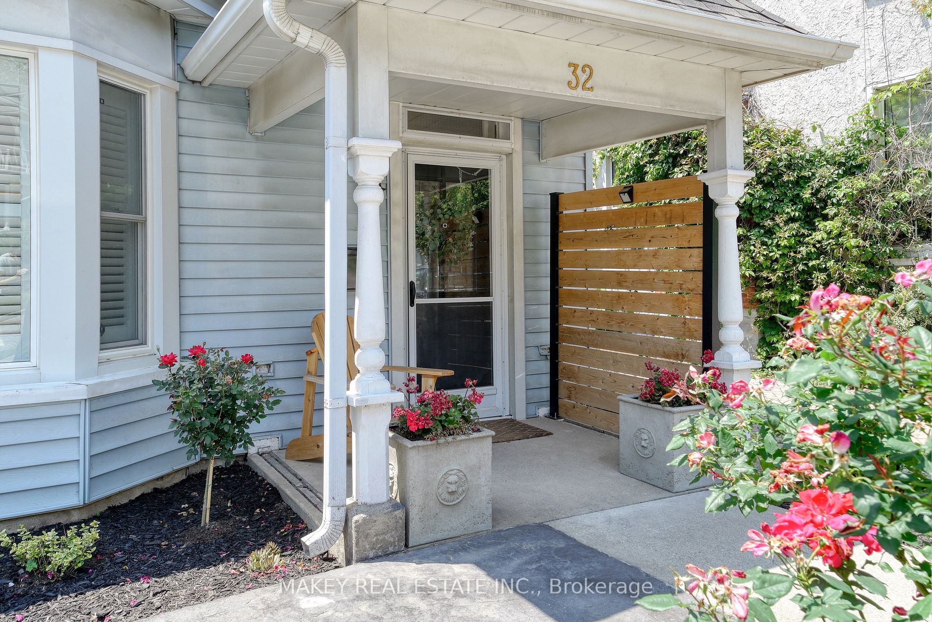 32 Chisholm Street