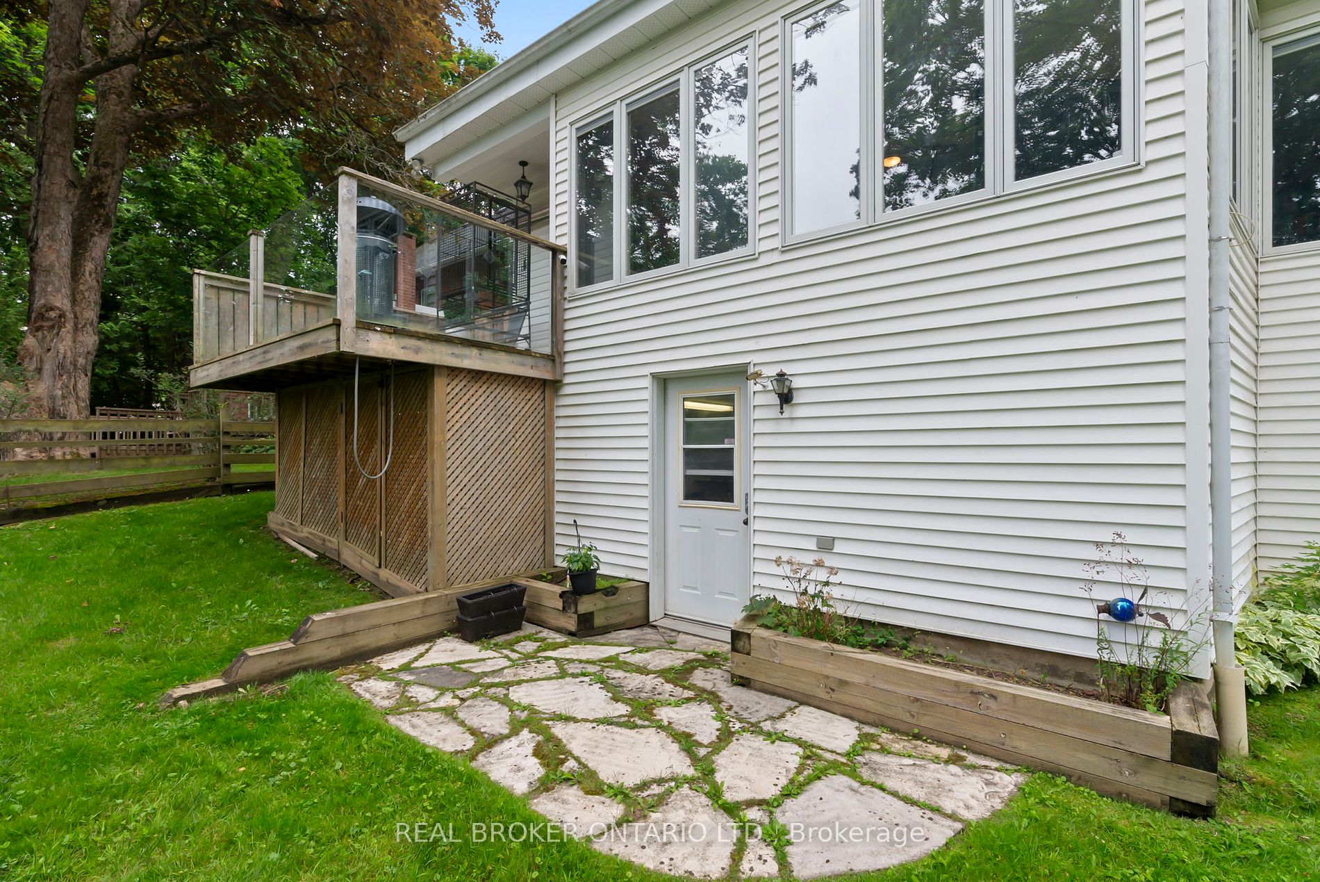 457 2nd Avenue W