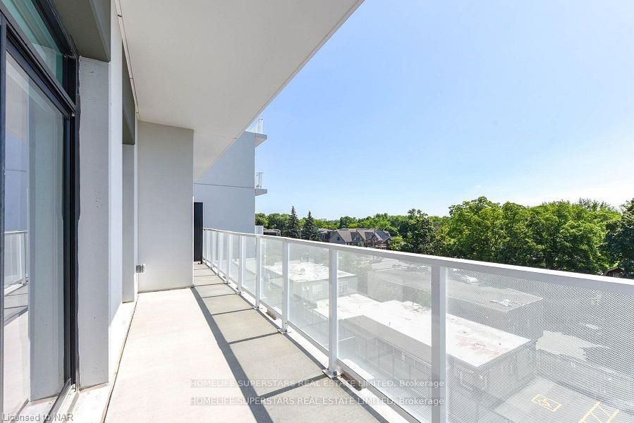 71 Wyndham Street S #403
