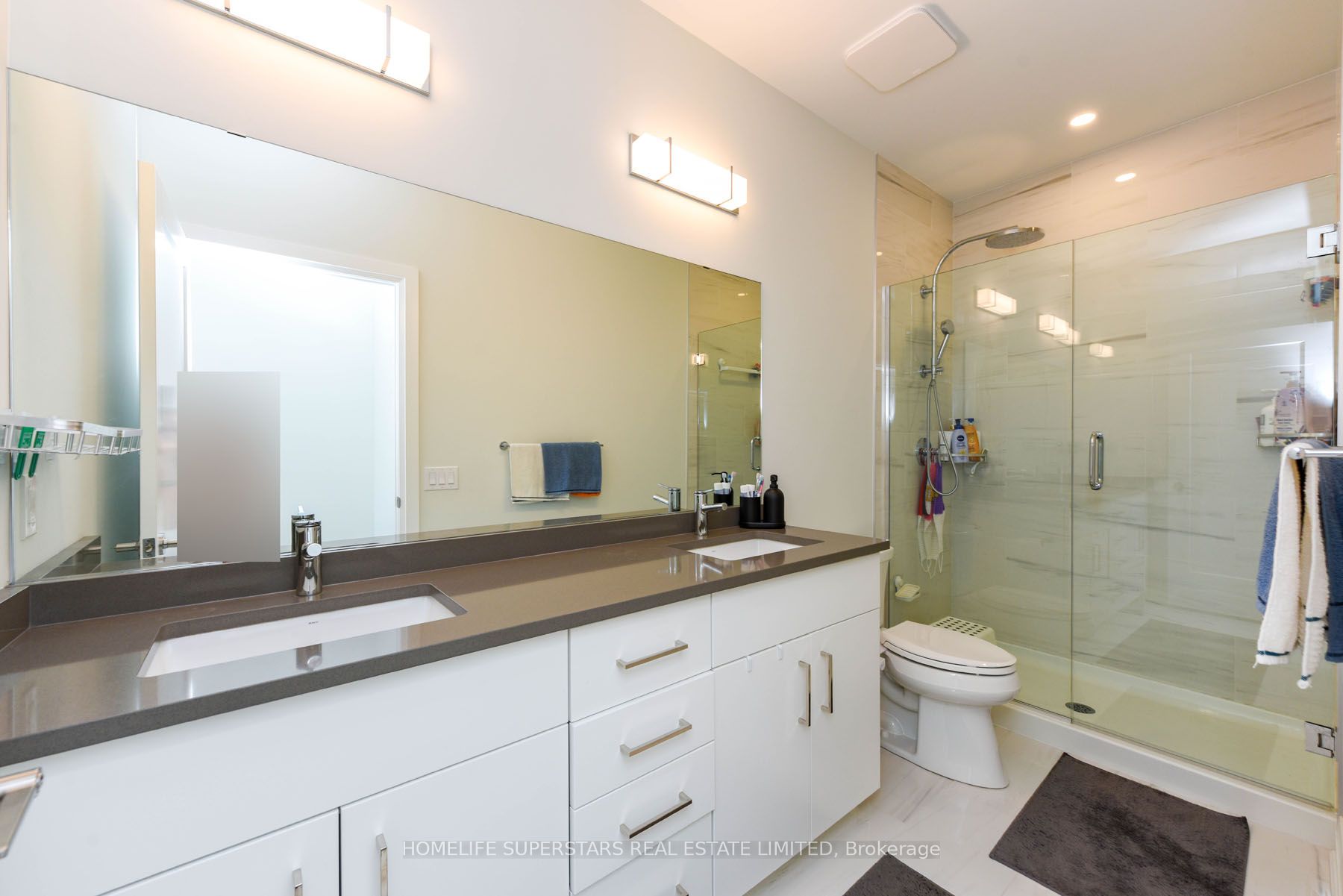 71 Wyndham Street S #403