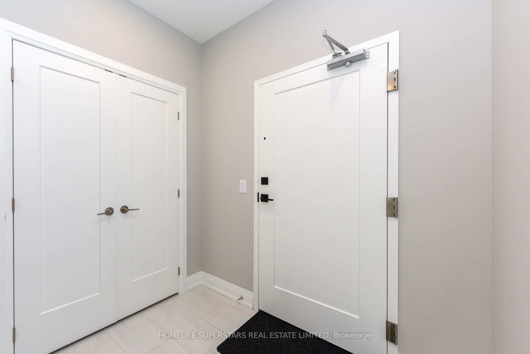 71 Wyndham Street S #403