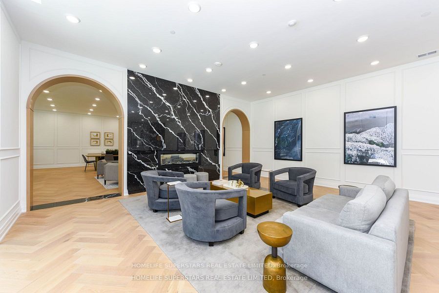 71 Wyndham Street S #403