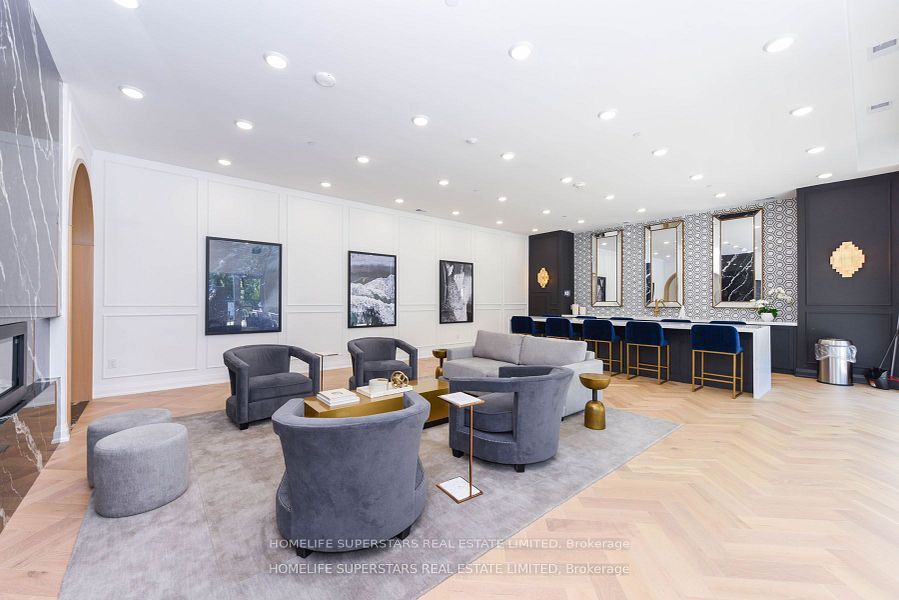 71 Wyndham Street S #403