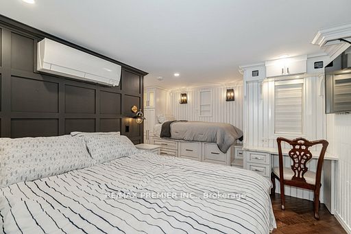 114 Lakeshore Road W