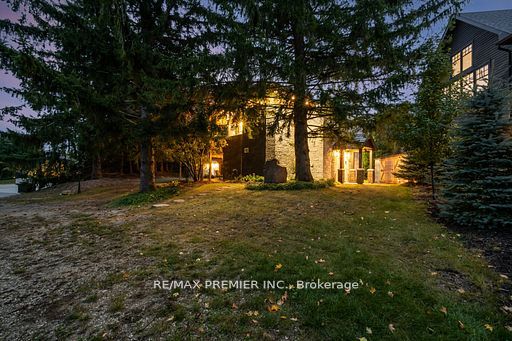 114 Lakeshore Road W