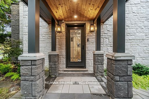 114 Lakeshore Road W