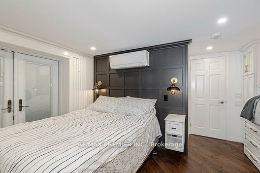 114 Lakeshore Road W