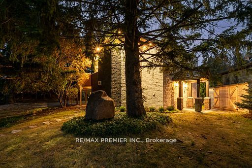 114 Lakeshore Road W