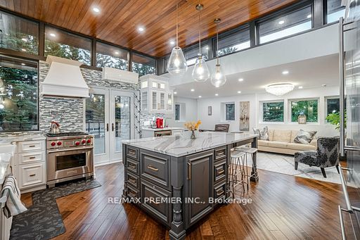 114 Lakeshore Road W