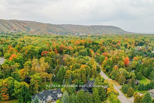 114 Lakeshore Road W