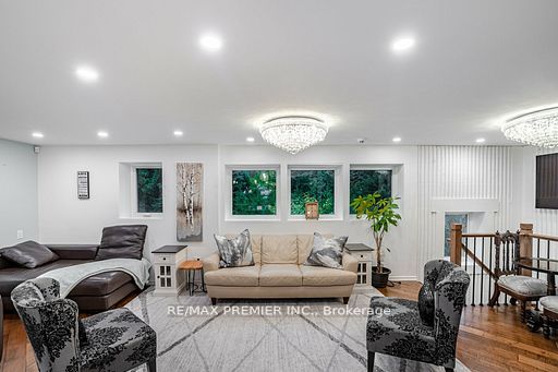 114 Lakeshore Road W
