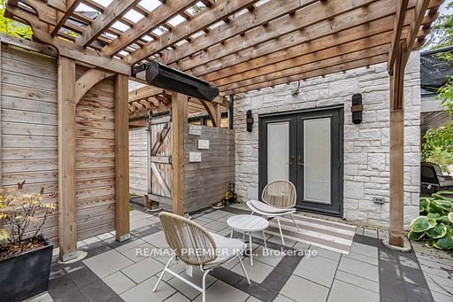 114 Lakeshore Road W