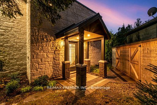 114 Lakeshore Road W