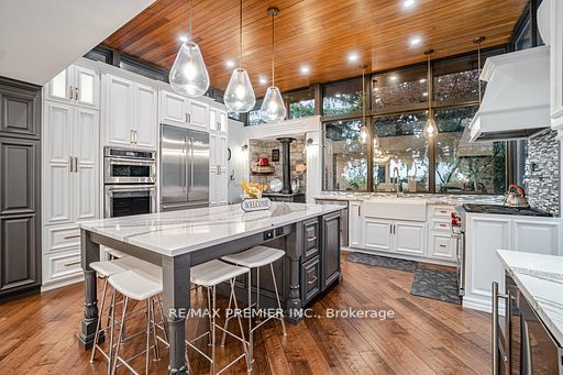 114 Lakeshore Road W