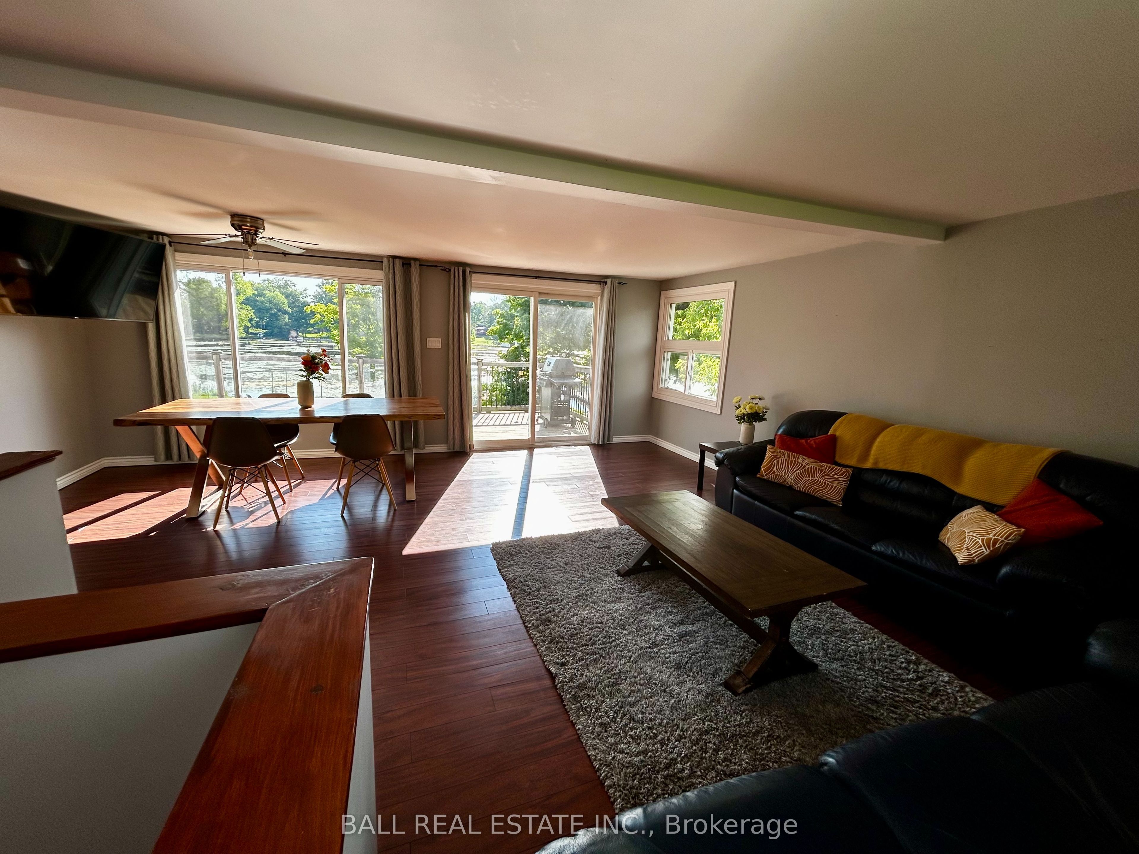 22 Lawrence Street N