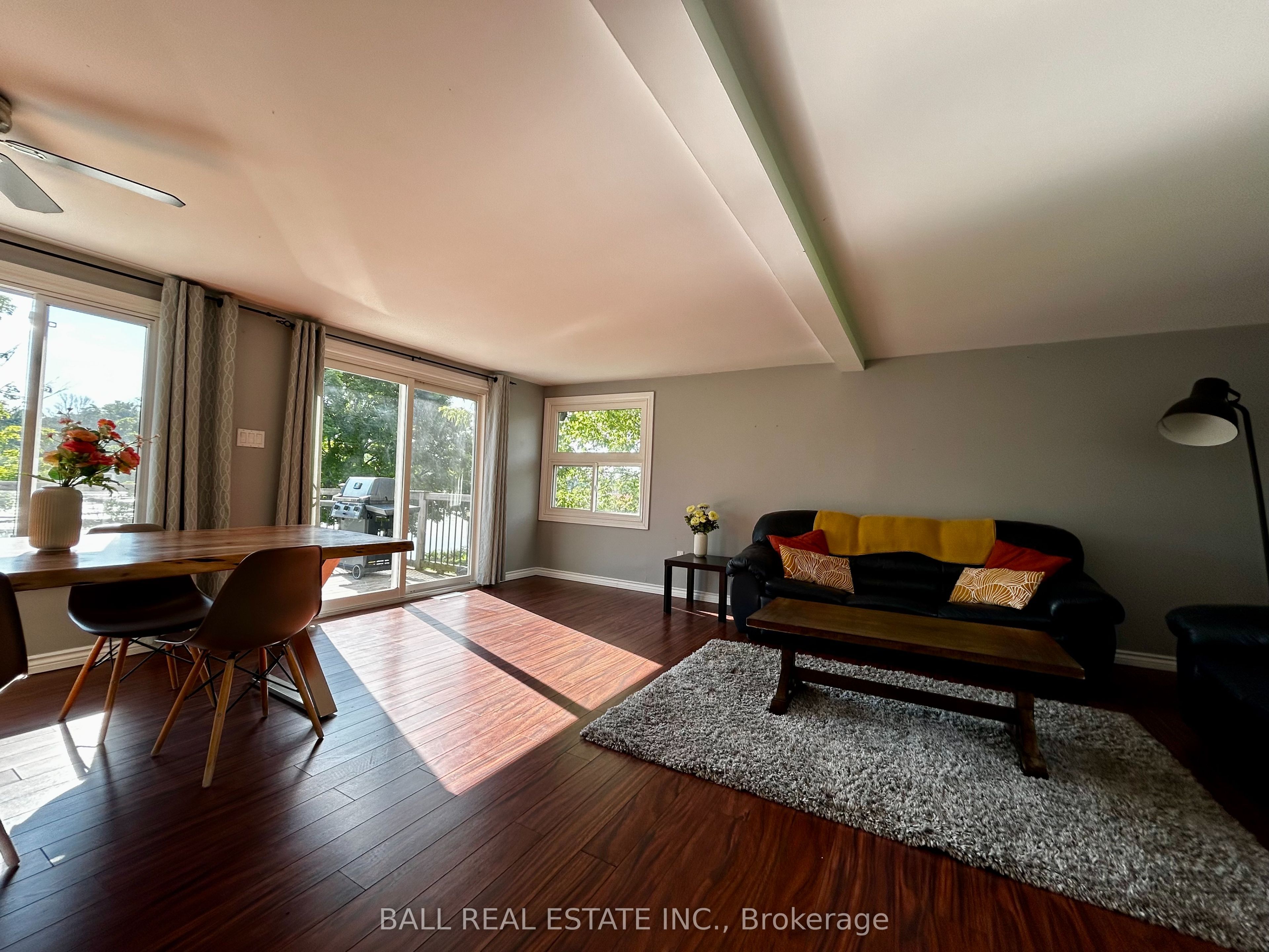 22 Lawrence Street N