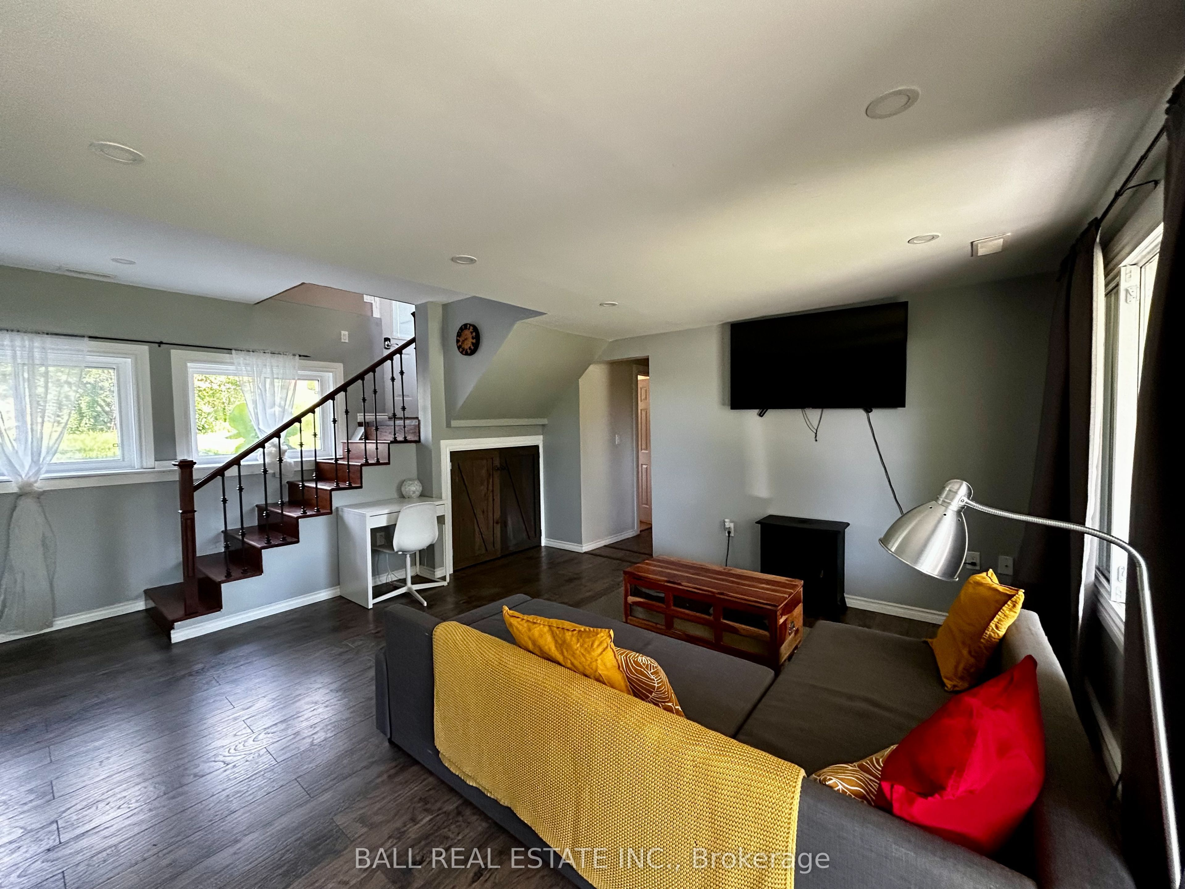 22 Lawrence Street N