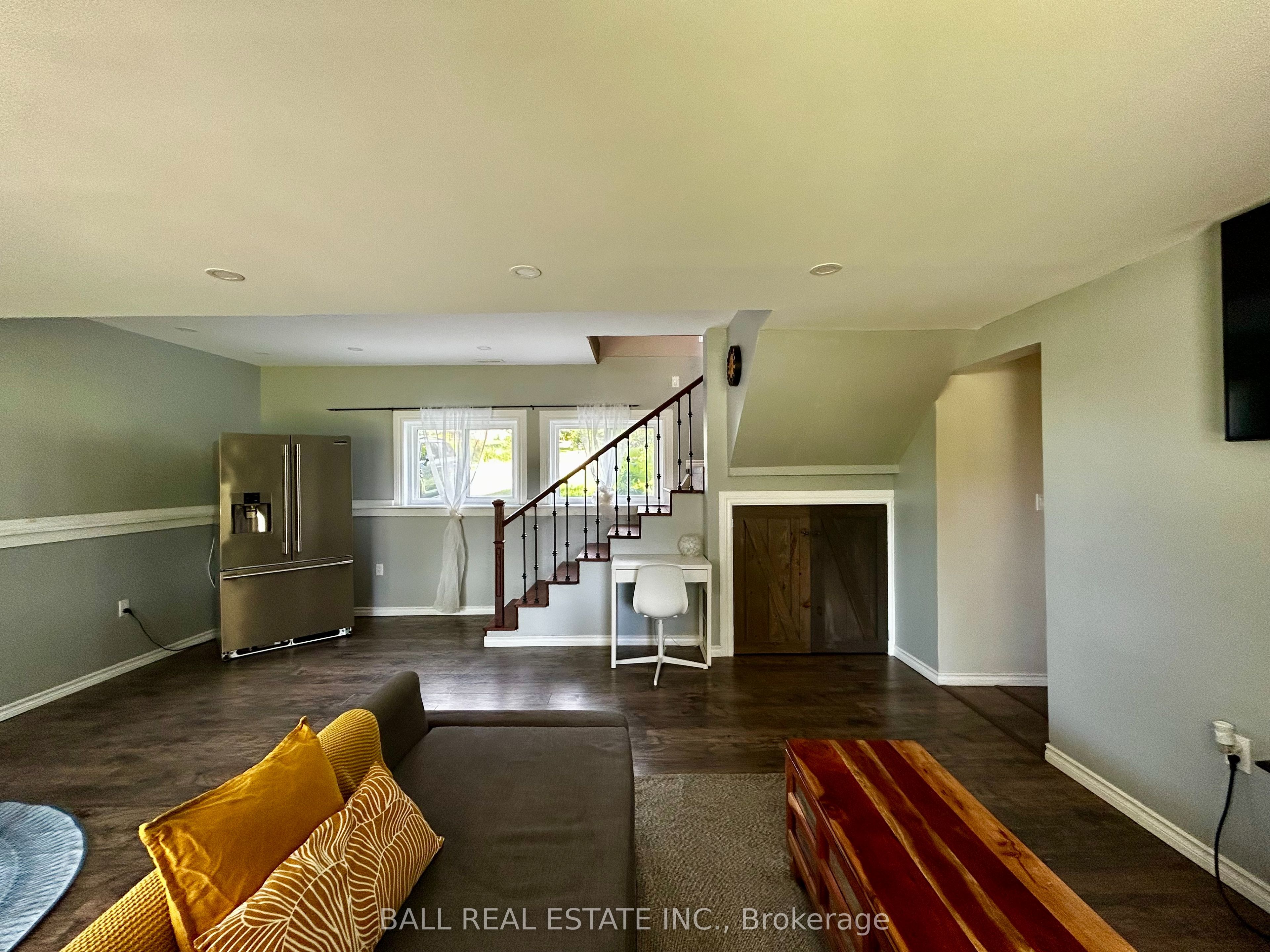 22 Lawrence Street N