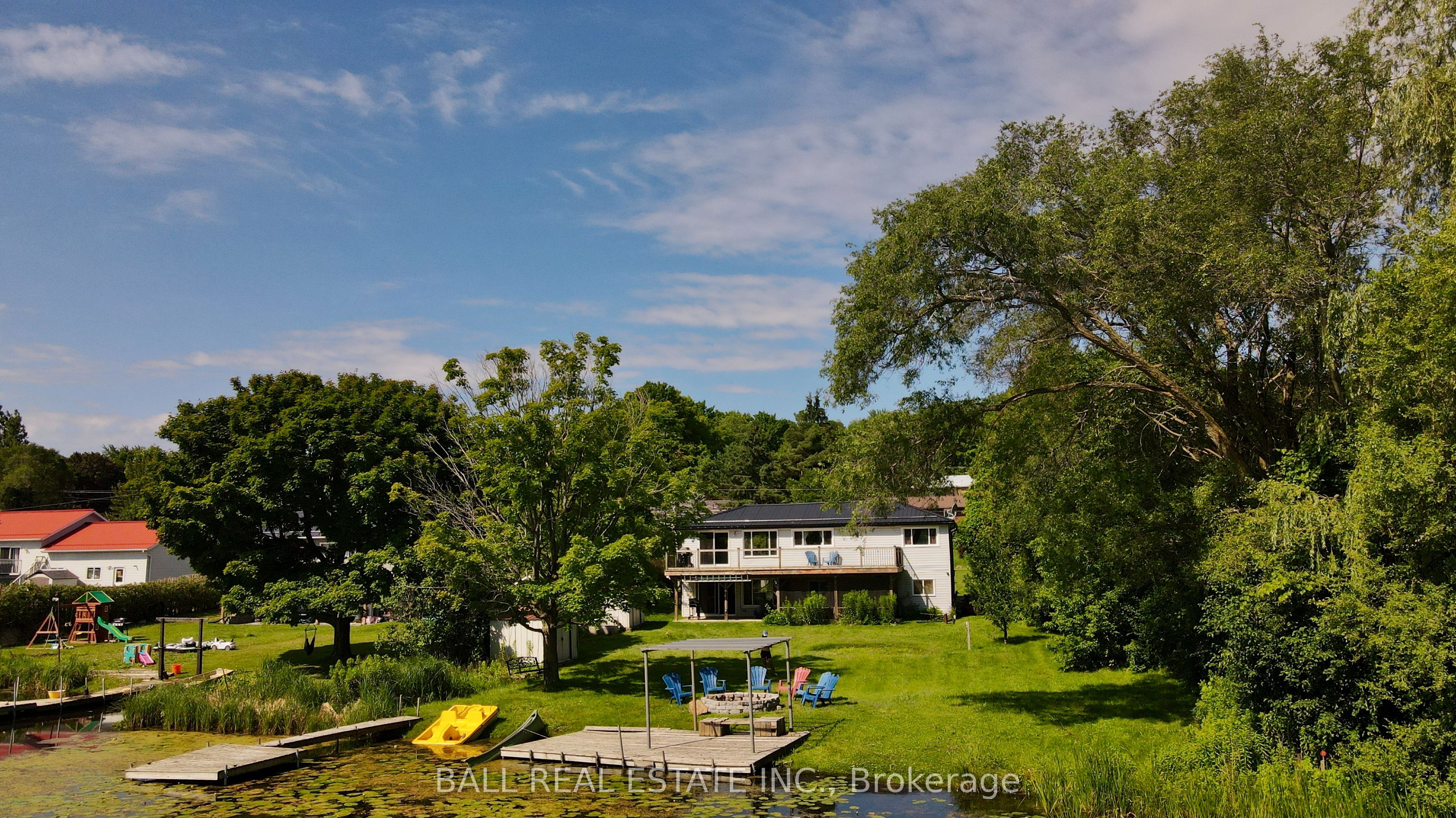 22 Lawrence Street N
