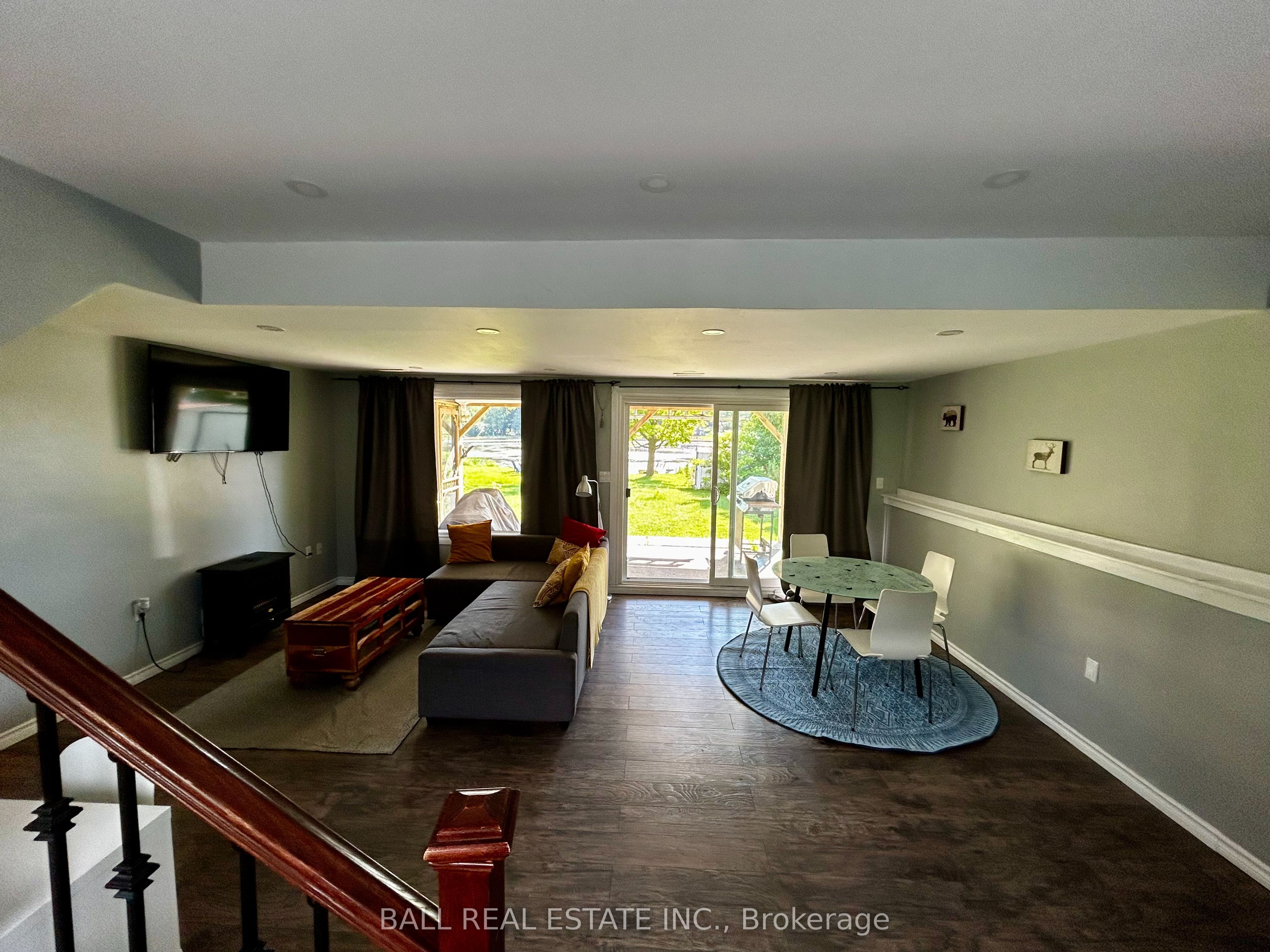 22 Lawrence Street N