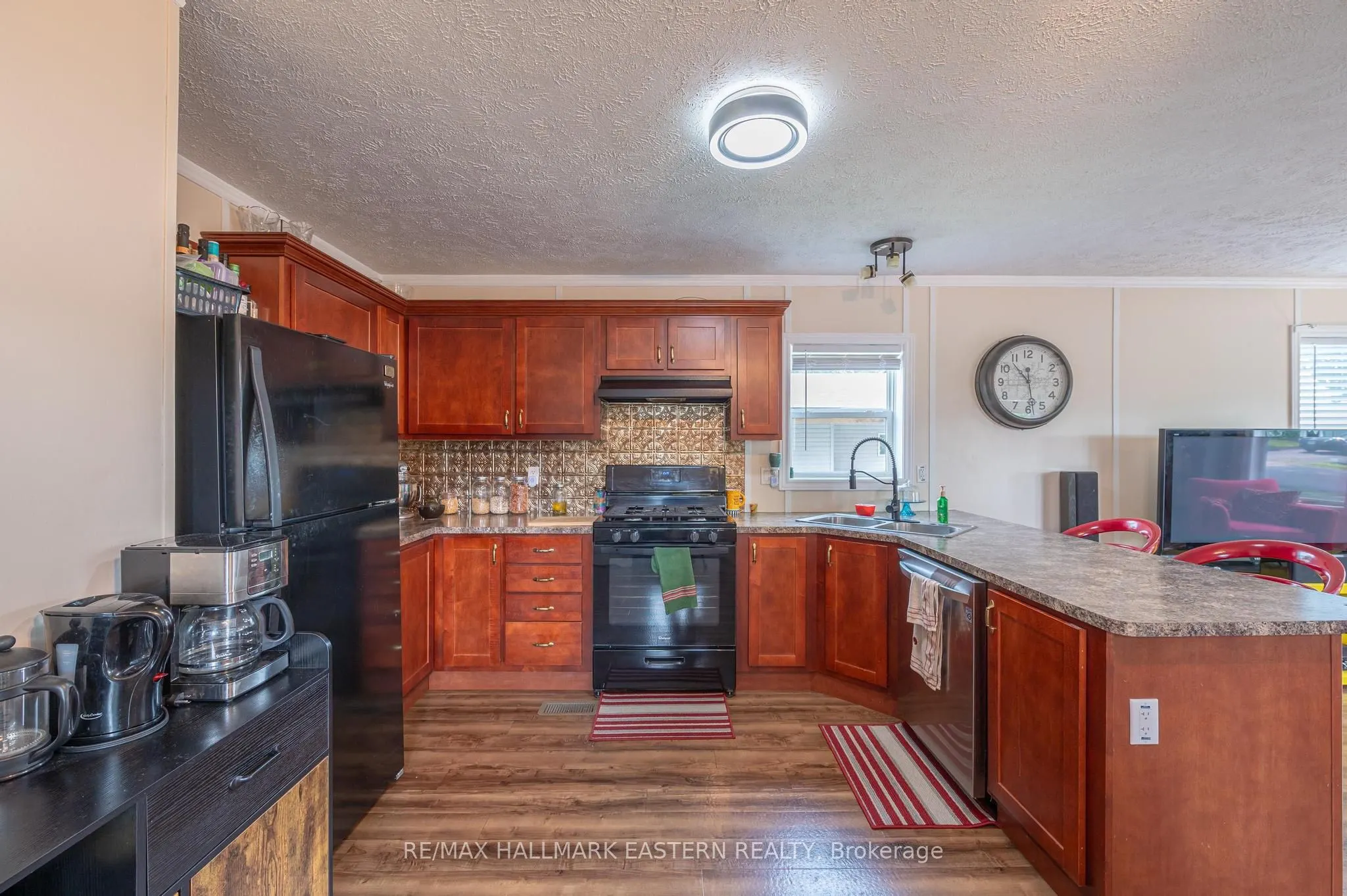 6 Hillview Drive