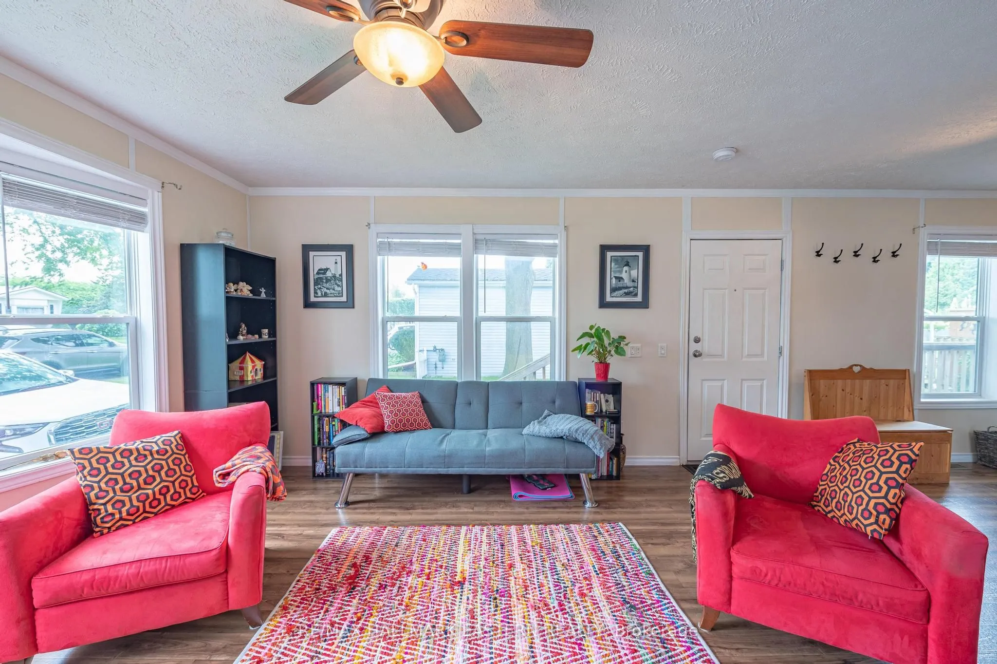 6 Hillview Drive