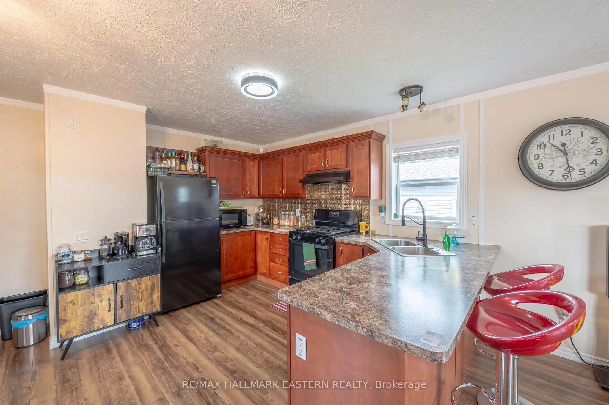 6 Hillview Drive