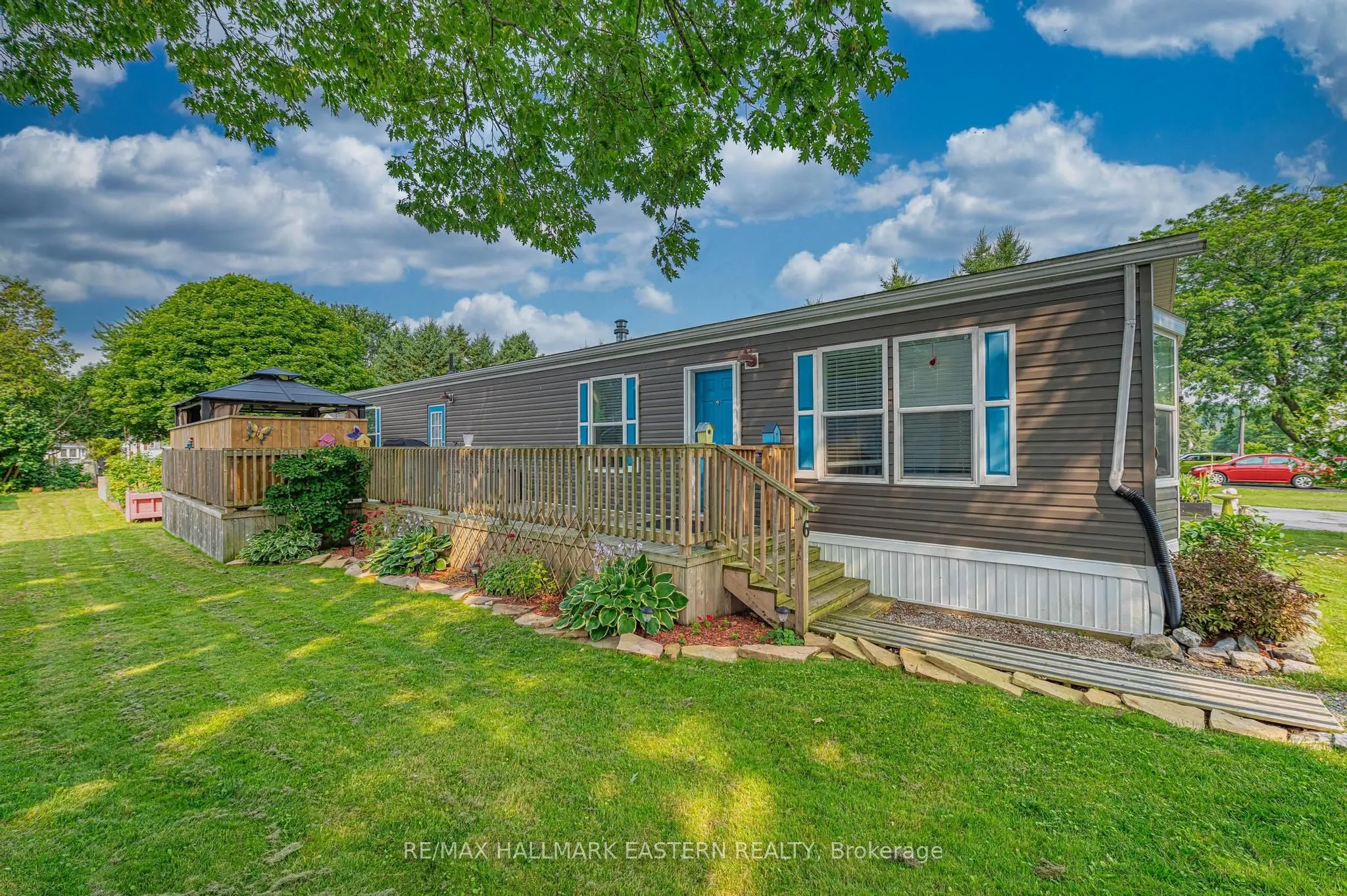 6 Hillview Drive