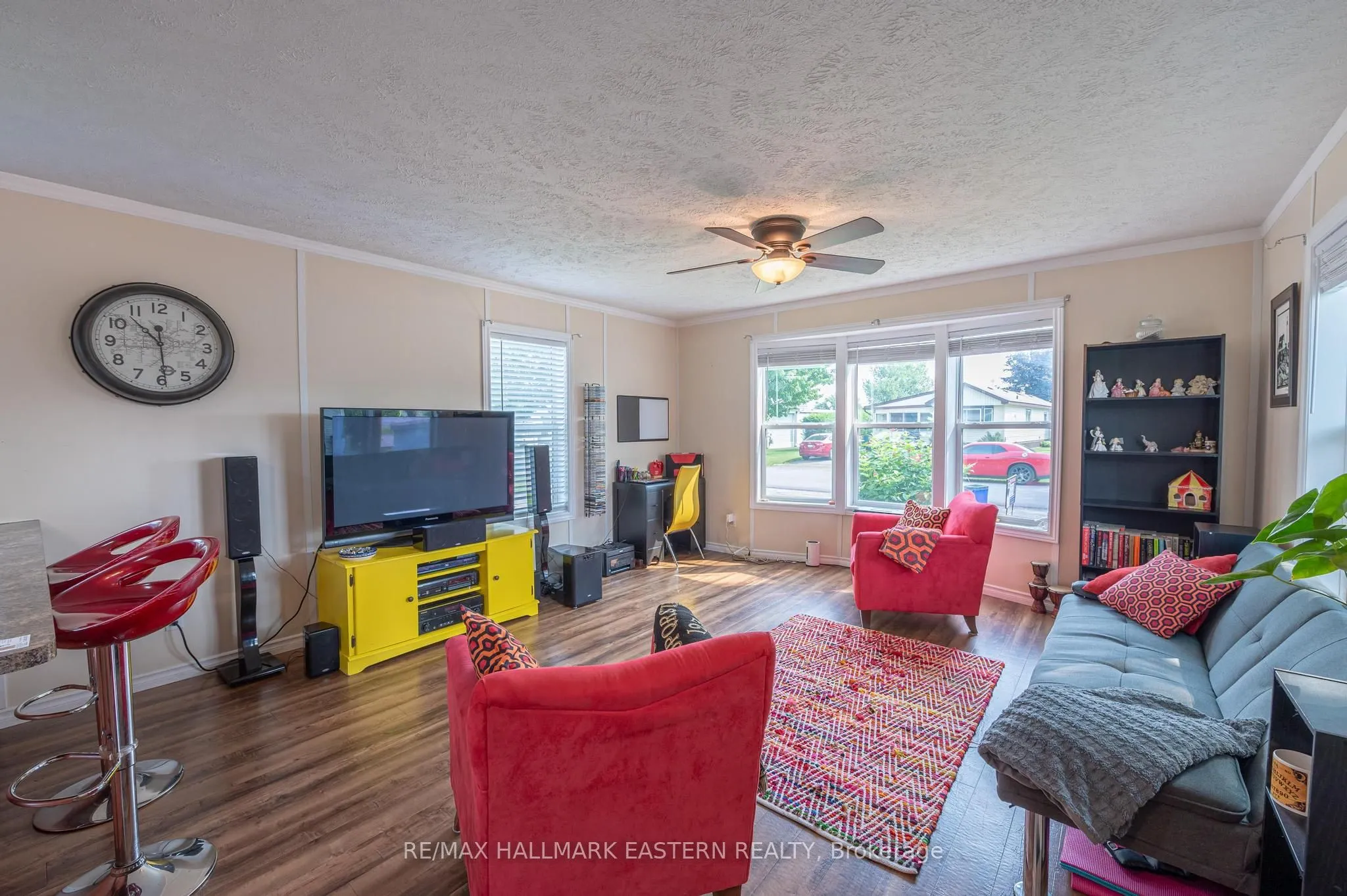 6 Hillview Drive