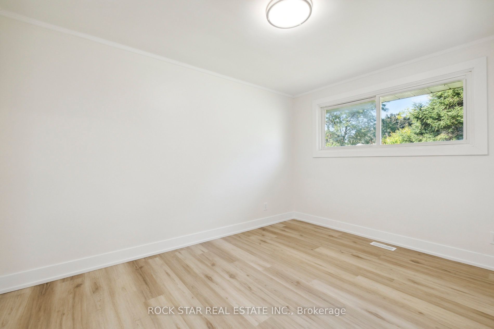 87 Leaside Drive #Upper